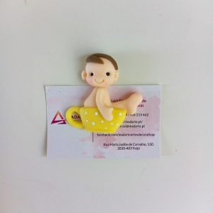 MINIATURA| BÉBÉ NA CHAVENA  5.5X6CM