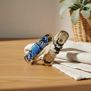 Conjunto de coleira e trela chique com padrão de cobra